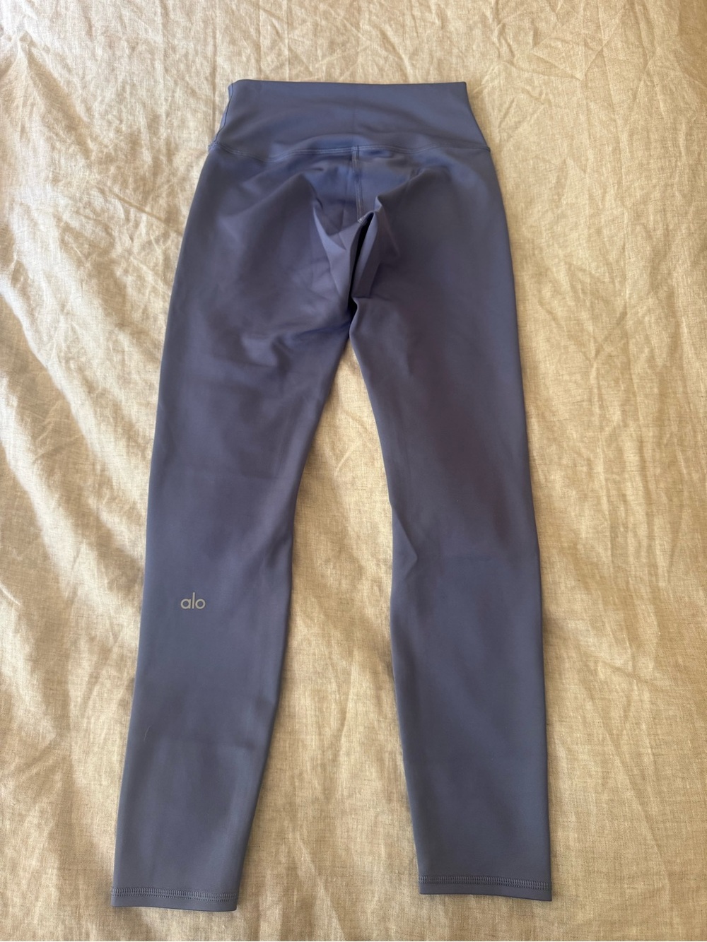ALO Yoga 7/8 High-Waist Airlift Leggings — Light Blue